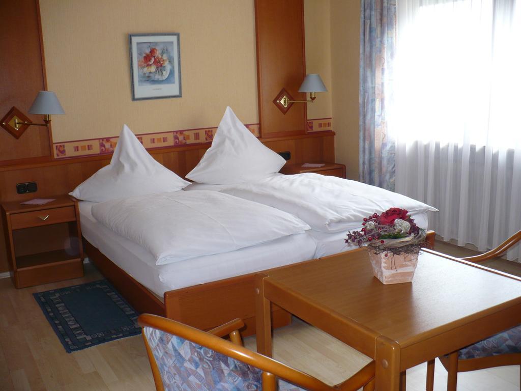 Hotel am Birkenweg Erlangen Kamer foto